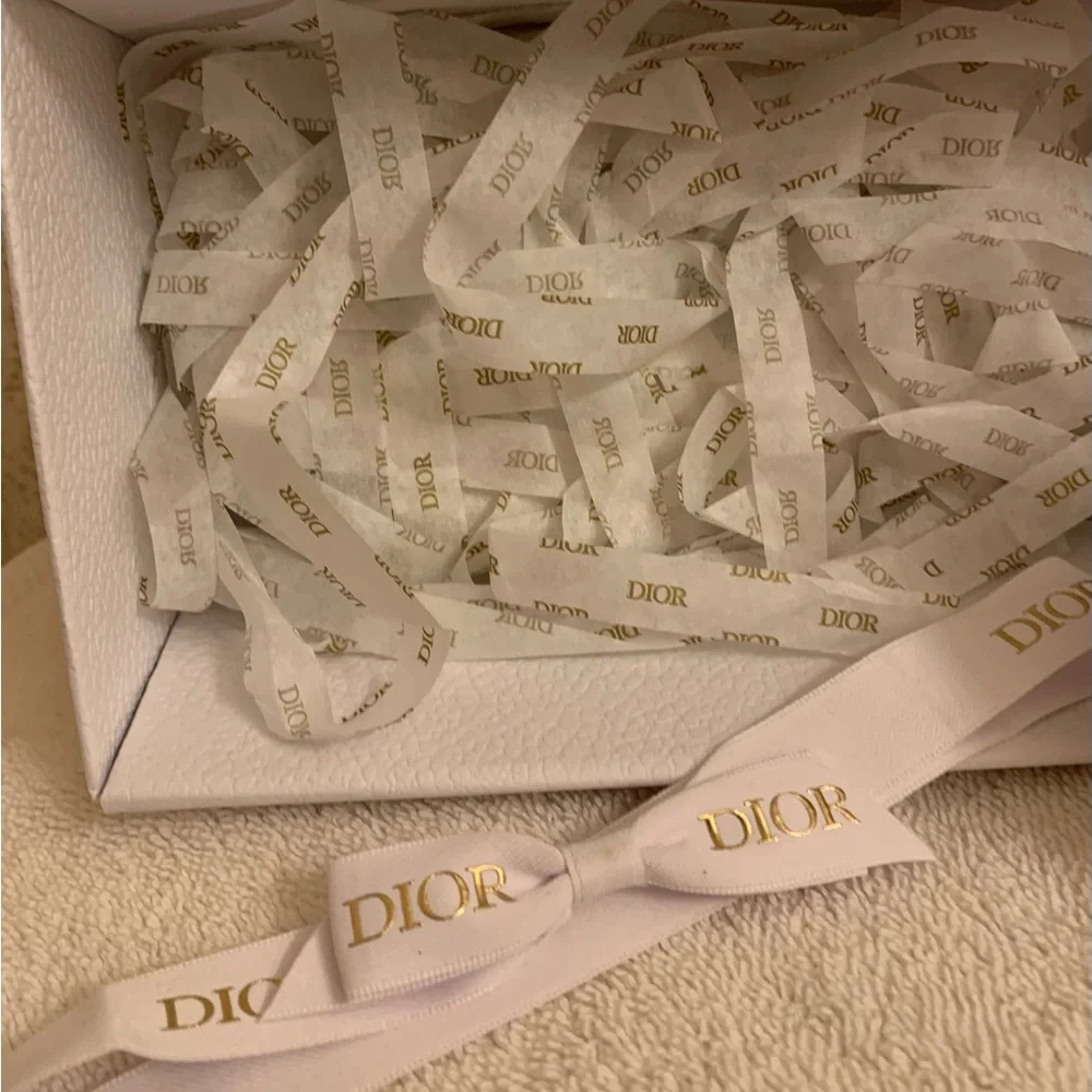 Dior White Embossed Box with Gold Logo w/ Ribbon & Tissue - Picture 6 of 8